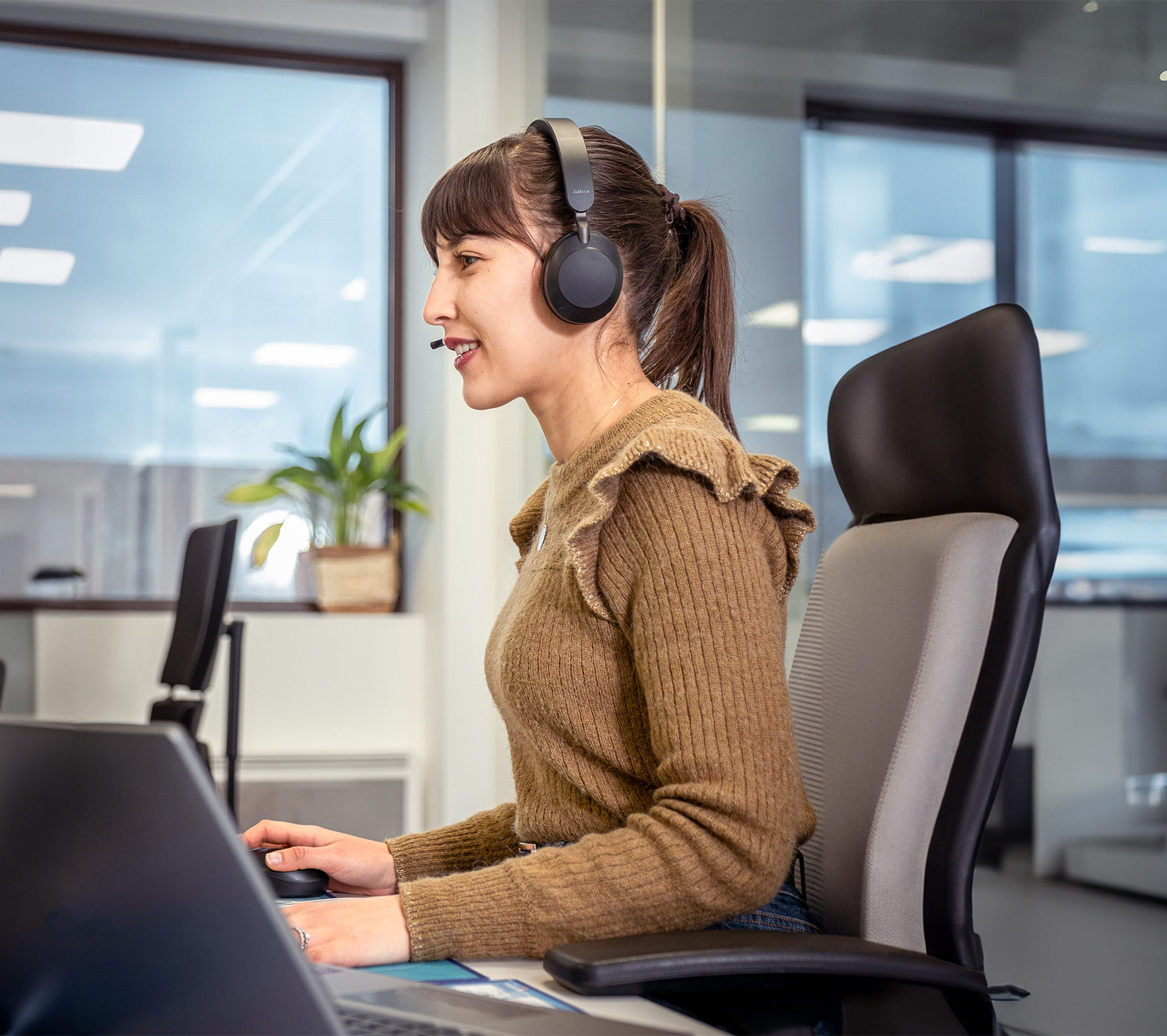 Customer service agent assisting a client during a scheduled call back.
