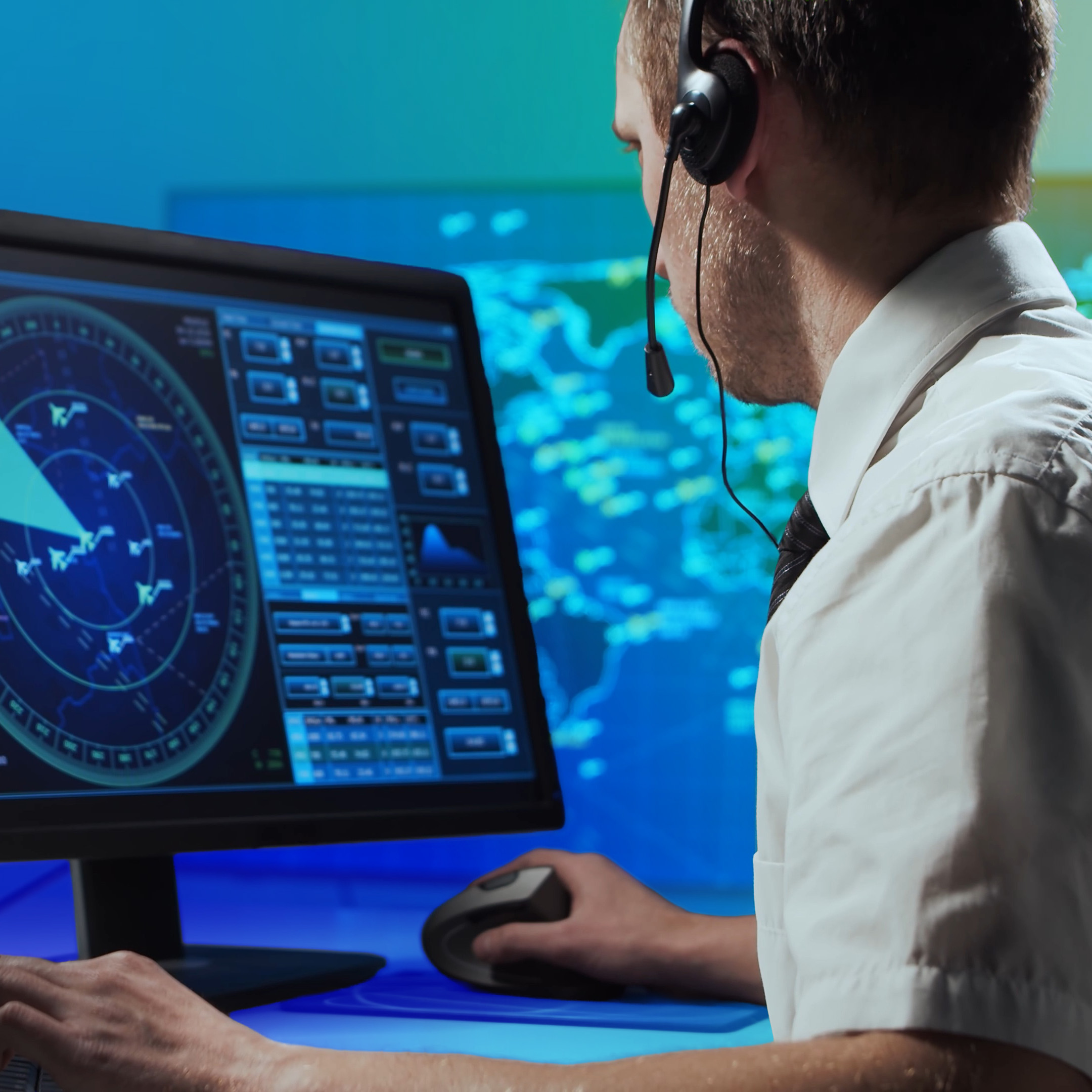 Control tower operator monitoring temperature-controlled logistics in real time