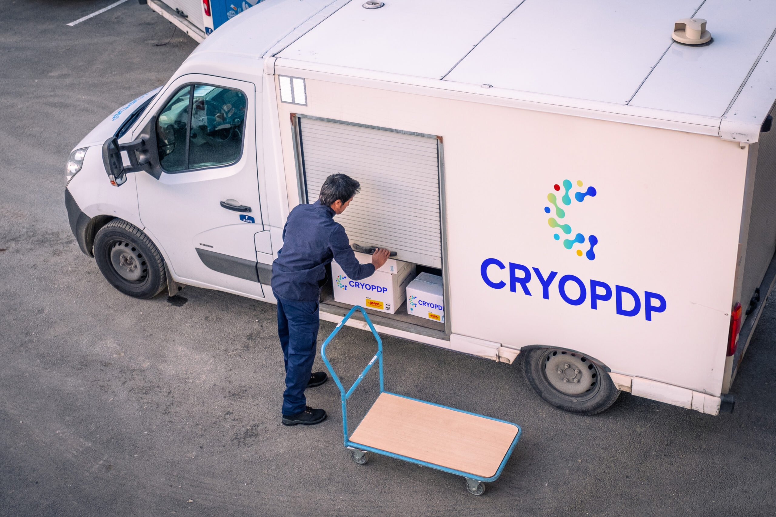 CRYOPDP temperature-controlled vehicle being loaded as part of our solutions for life sciences
